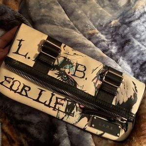 L.A.M.B clutch